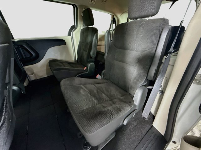 Used 2018 Dodge Grand Caravan SE w/ UConnect Hands-Free Group FWD image 24