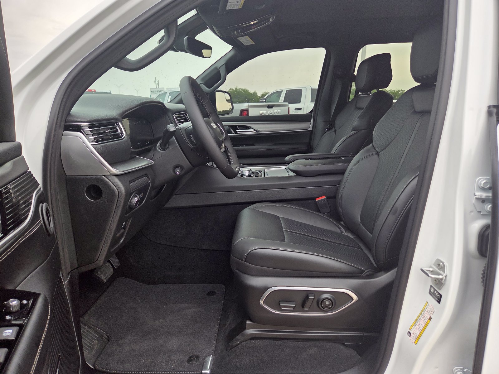 New 2026 Jeep Grand Wagoneer L 4WD w/ Premium Group I image 13