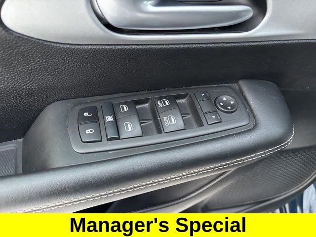 Used 2024 Chrysler Pacifica Touring image 14