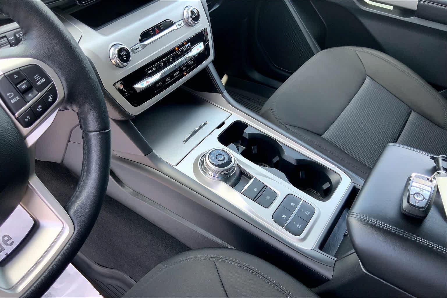 Certified 2024 Ford Explorer XLT RWD image 17