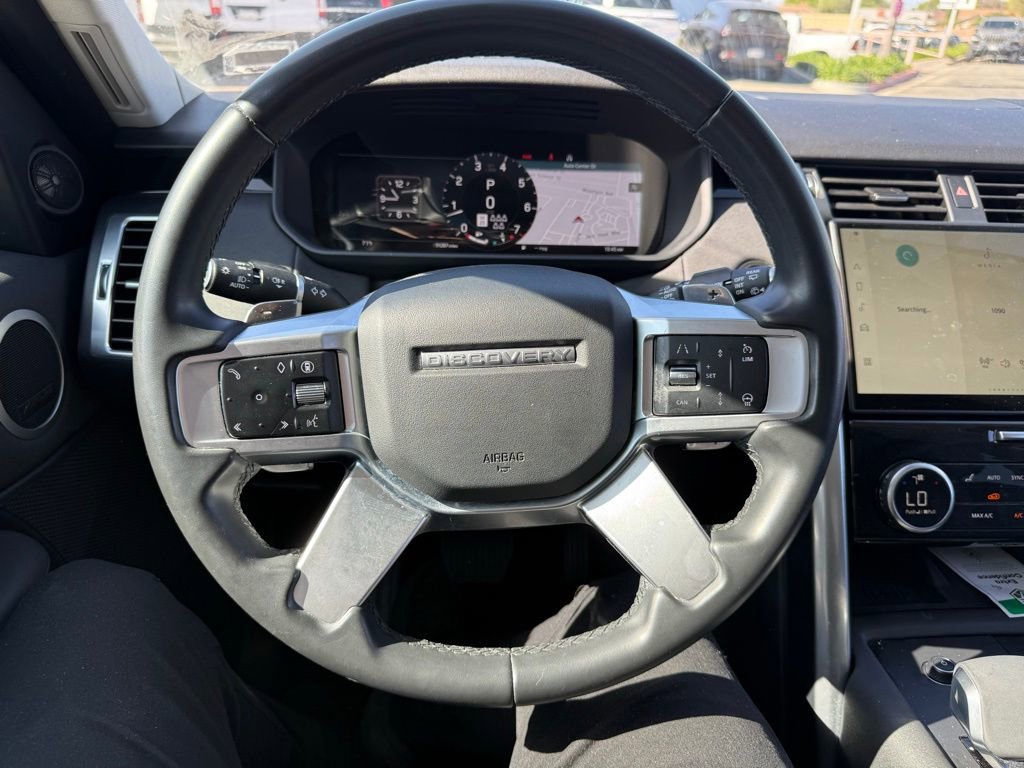 Used 2024 Land Rover Discovery S image 6
