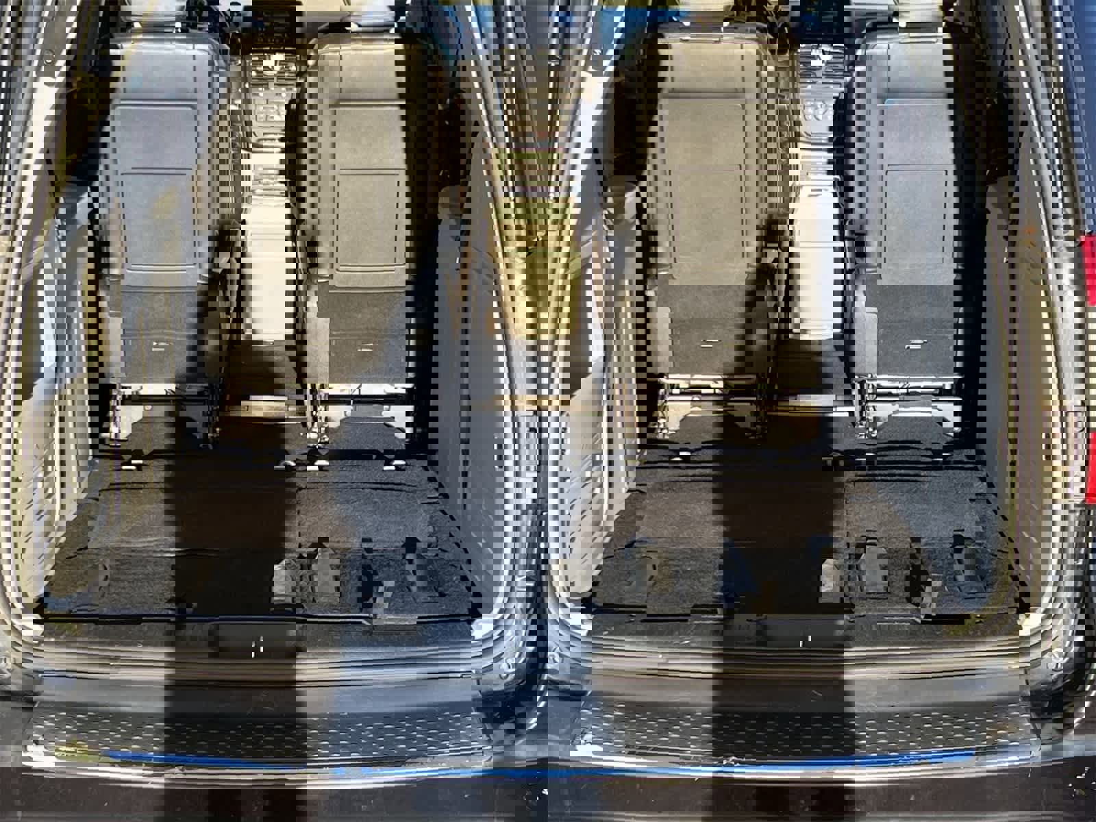 Used 2015 Chrysler Town & Country Touring-L w/ Driver Convenience Group image 31