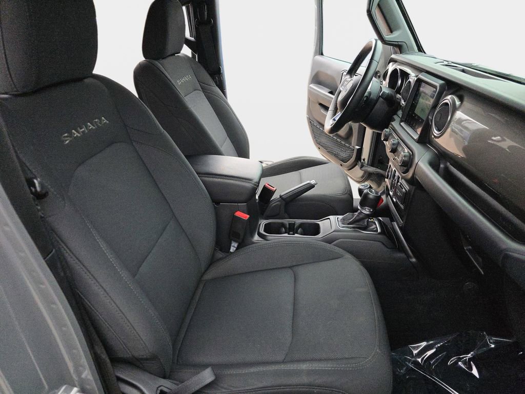 Used 2018 Jeep Wrangler Unlimited Sahara AWD/4WD image 12