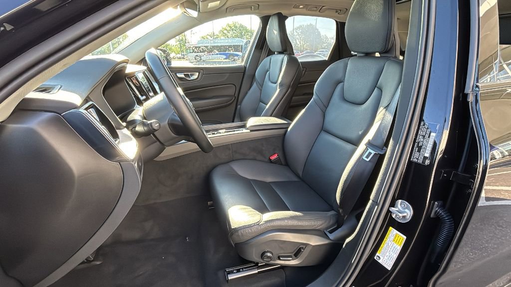 Certified 2025 Volvo XC60 B5 Plus AWD/4WD image 24