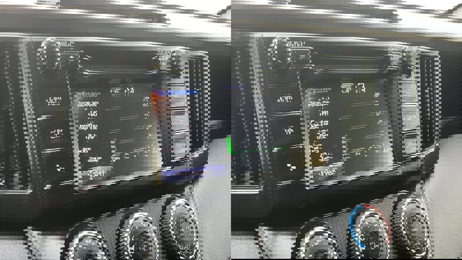 Used 2018 Toyota RAV4 LE image 17