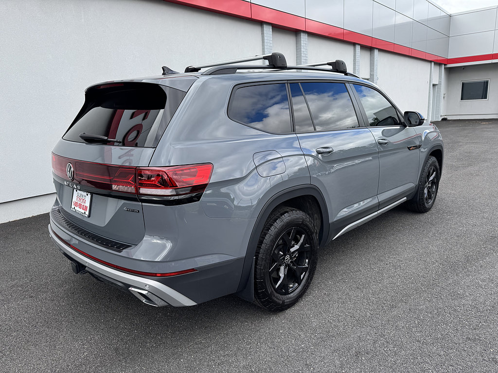 Used 2024 Volkswagen Atlas Peak Edition SE AWD/4WD image 5