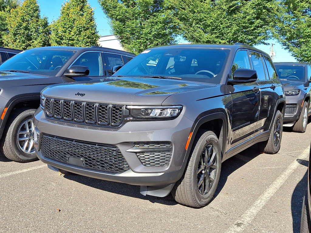New 2025 Jeep Grand Cherokee Altitude image 1