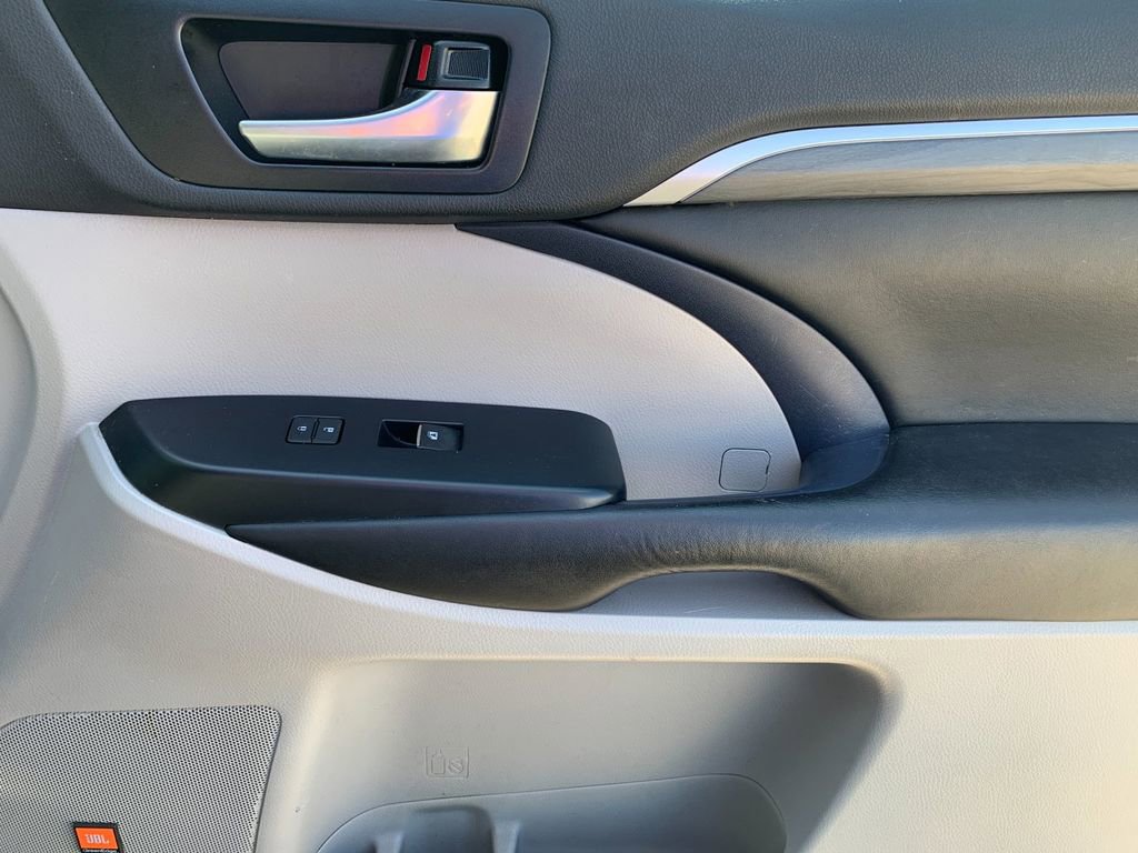 Used 2019 Toyota Highlander Limited image 22