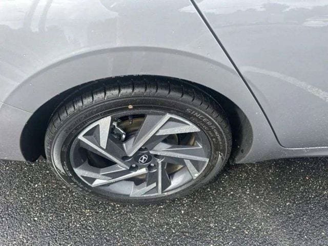 Used 2025 Hyundai Elantra SEL FWD image 20