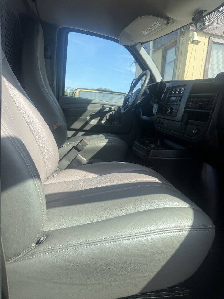 Used 2015 Chevrolet Express 2500 w/ Cold Climate Package RWD image 11