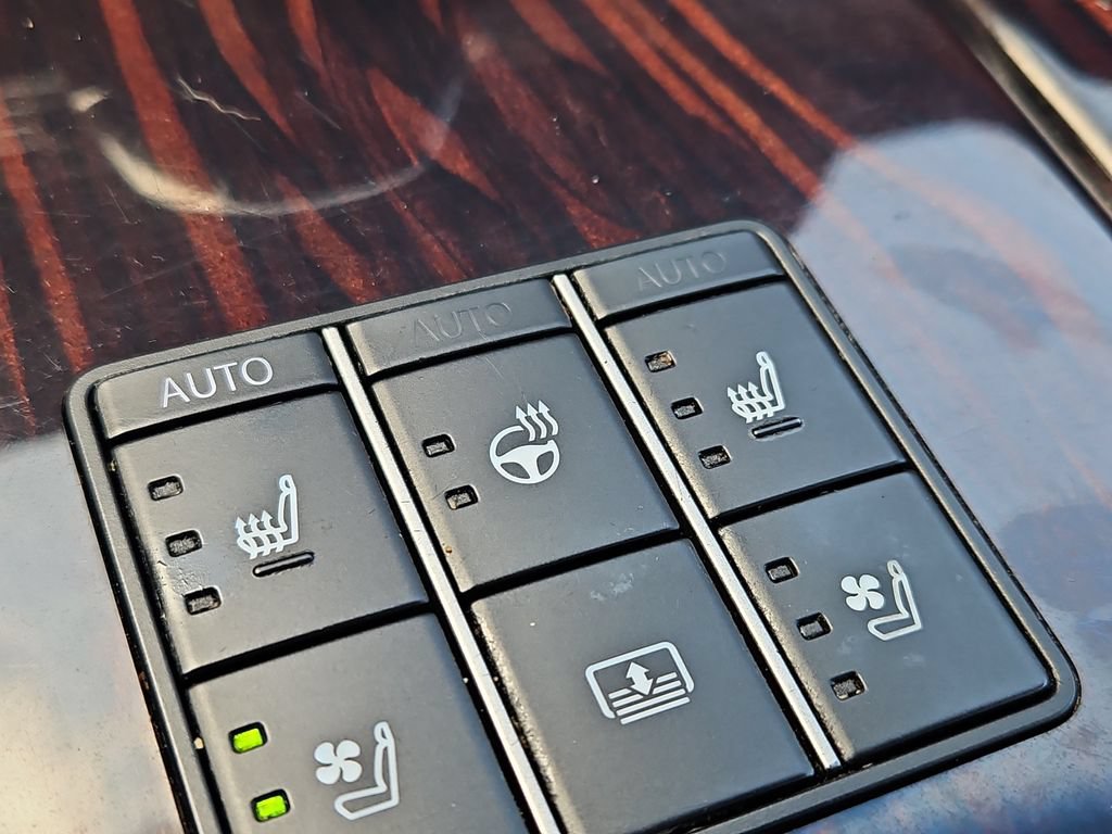 Used 2023 Lexus LS 500 AWD w/ Interior Upgrade Package image 23