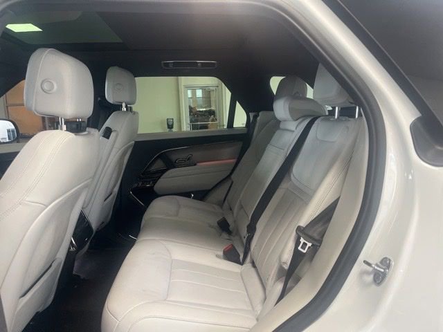 Used 2025 Land Rover Range Rover Sport image 6