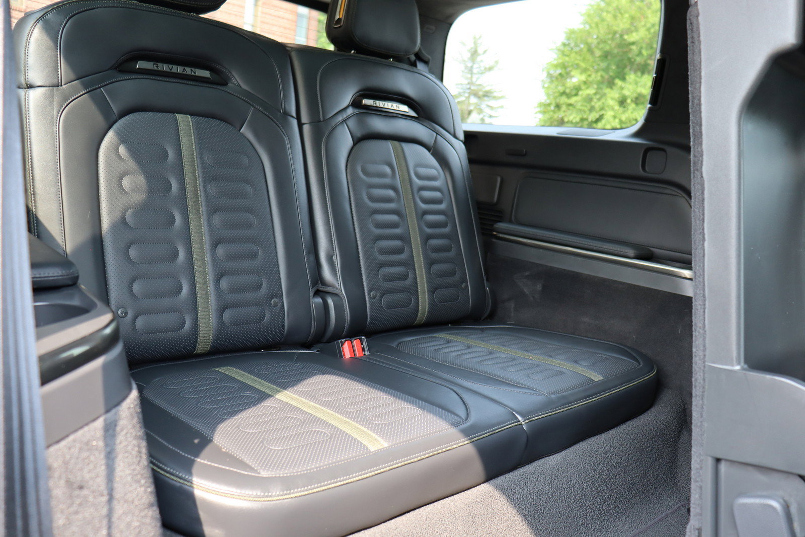Used 2024 Rivian R1S Adventure Dual AWD/4WD image 17