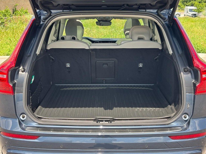Used 2024 Volvo XC60 B5 Ultimate w/ Protection Package Premier AWD/4WD image 9