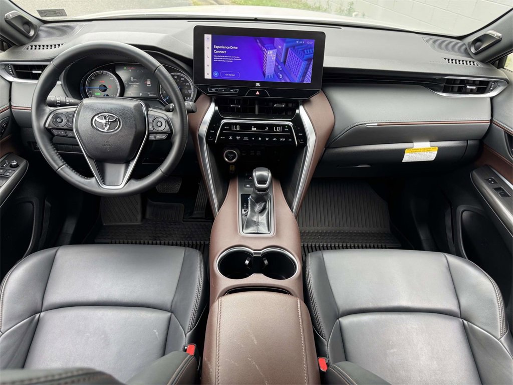 Used 2024 Toyota Venza XLE image 2