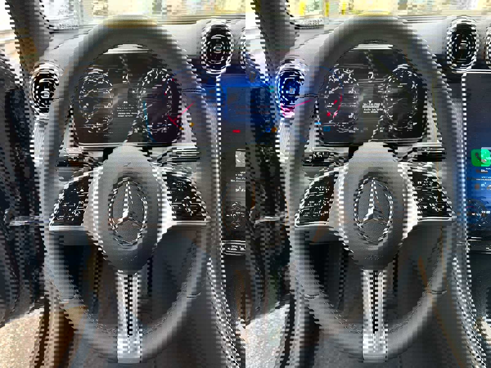 Used 2025 Mercedes-Benz GLC 300 4MATIC image 27