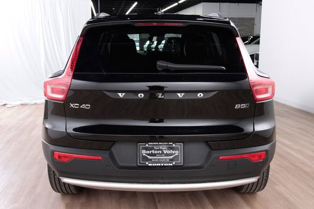 Certified 2025 Volvo XC40 B5 Core image 4