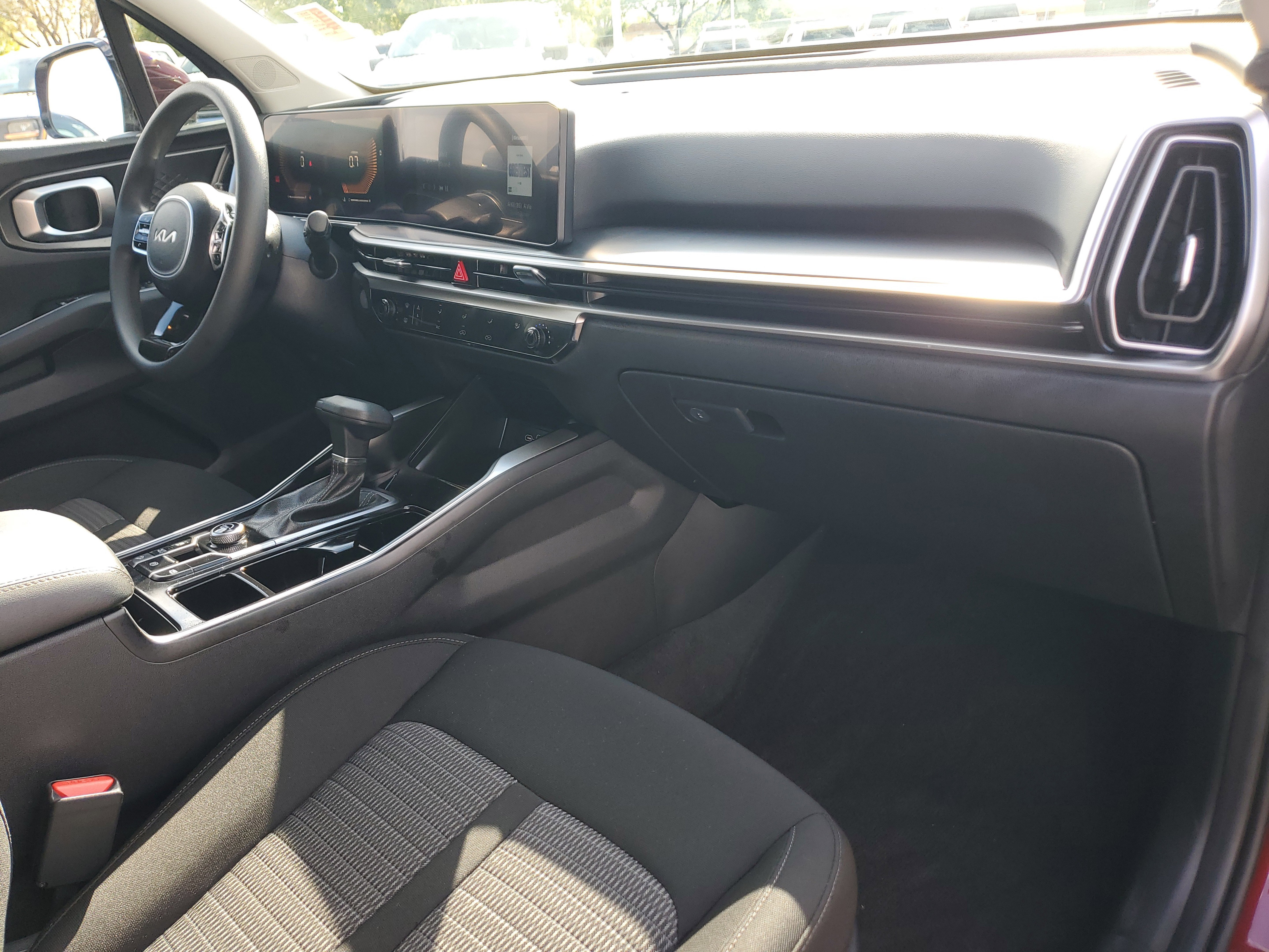Used 2024 Kia Sorento LX image 18