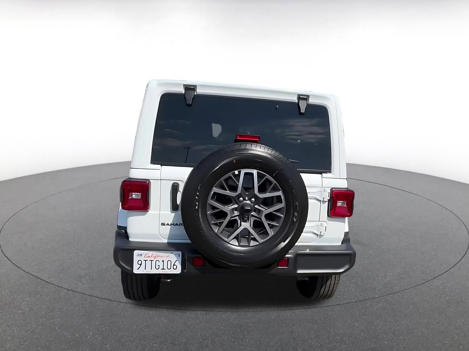 Used 2025 Jeep Wrangler Unlimited Sahara AWD/4WD image 12