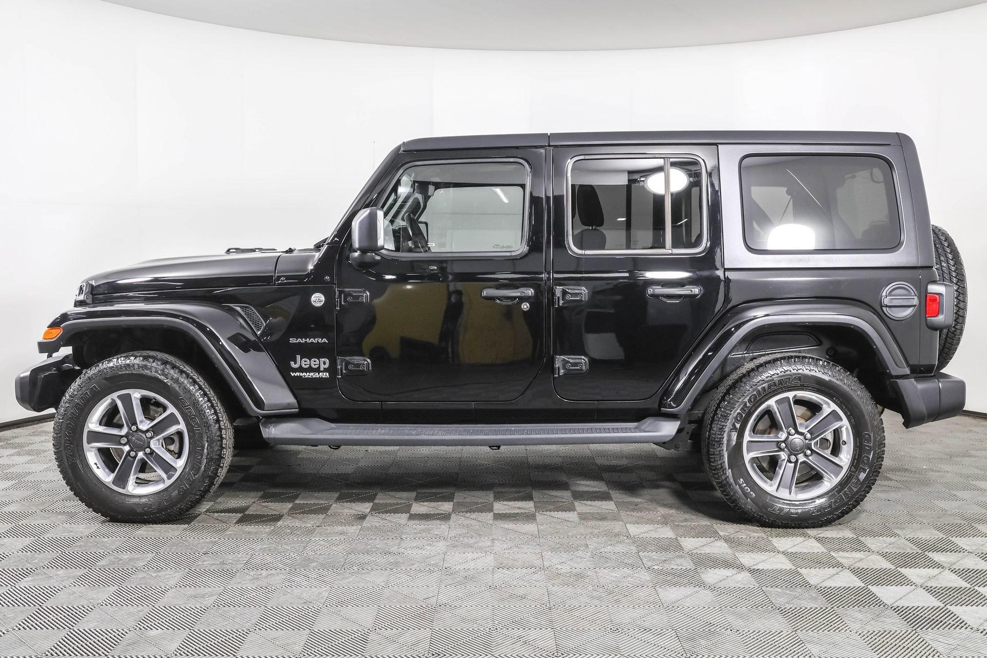 Used 2020 Jeep Wrangler Unlimited Sahara image 12