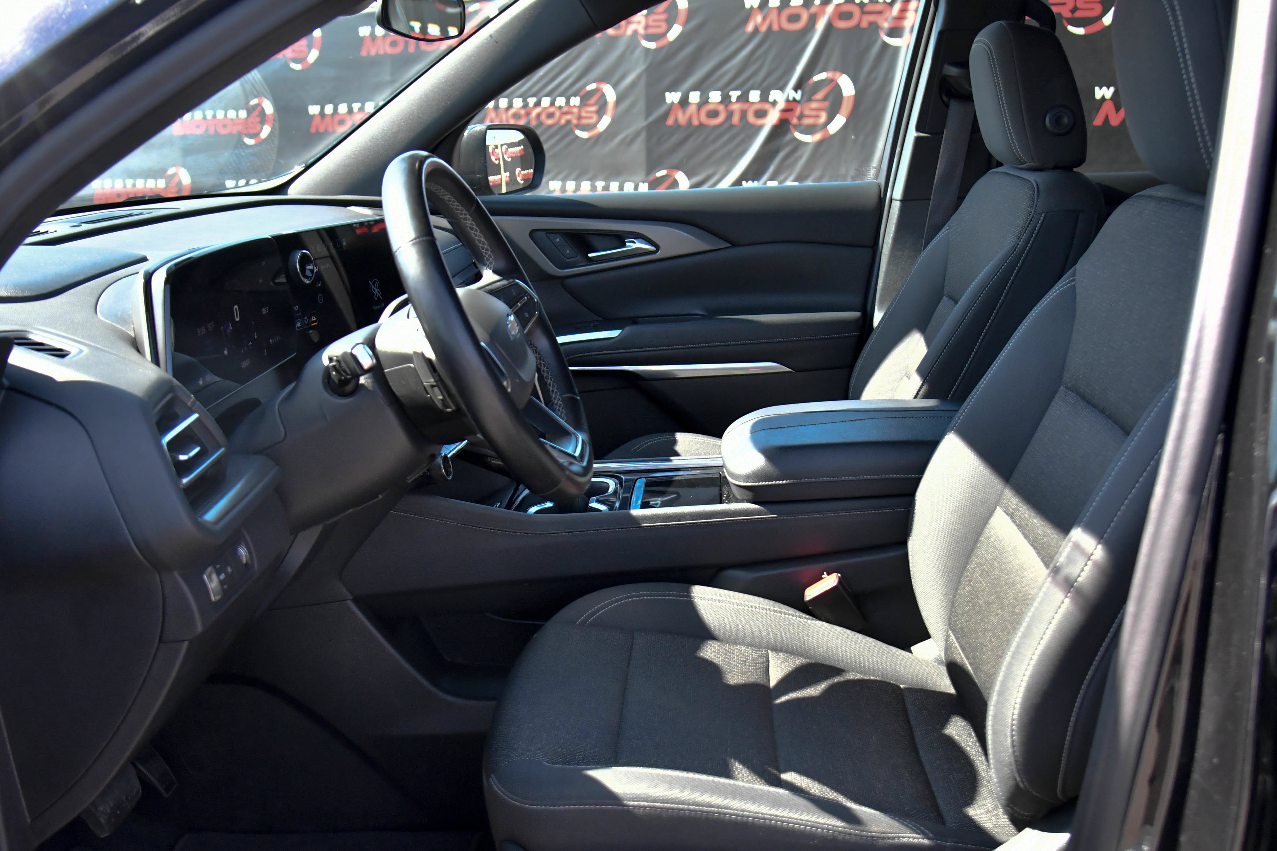 Used 2024 Chevrolet Traverse LT FWD image 18