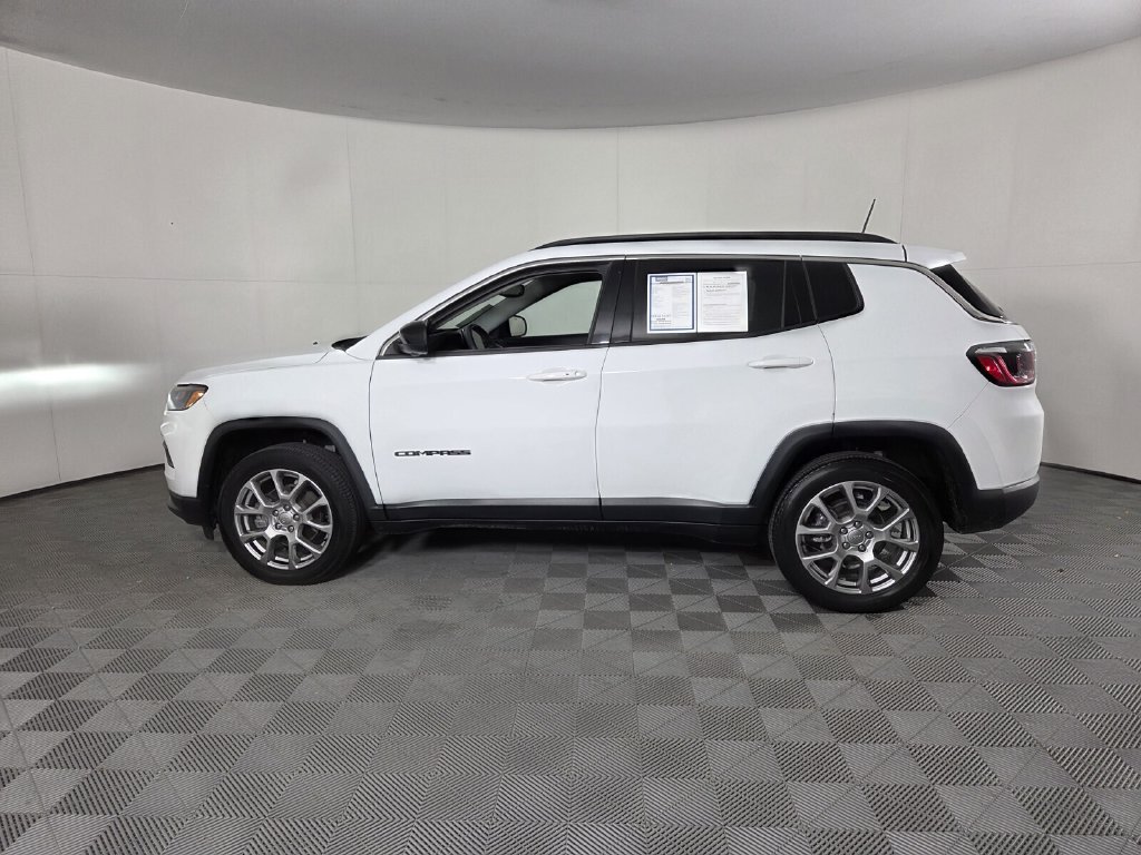 Used 2022 Jeep Compass Latitude AWD/4WD image 9