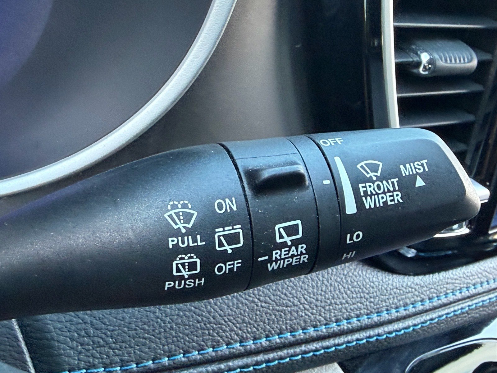 Used 2021 Chrysler Pacifica Touring-L FWD image 34