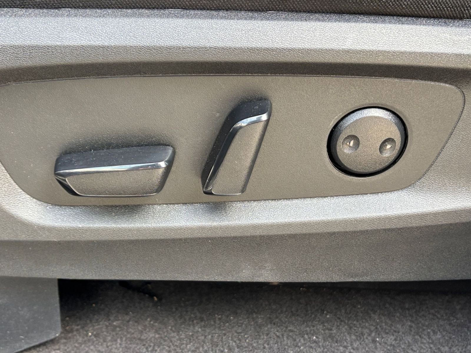 Used 2025 Nissan Pathfinder SV image 26