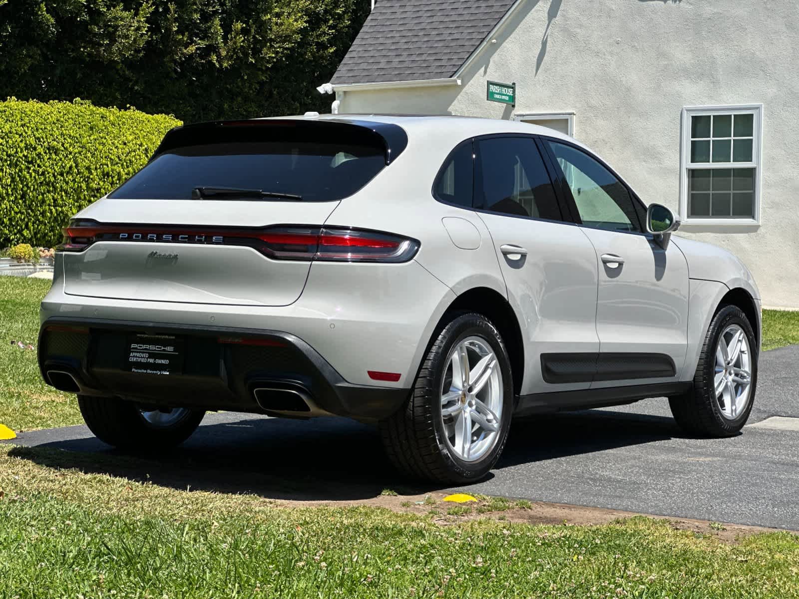 Certified 2025 Porsche Macan AWD/4WD image 8