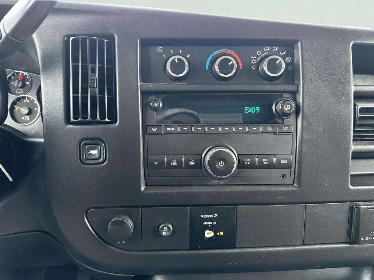 Used 2016 Chevrolet Express 2500 2500 3dr Cargo Van image 16