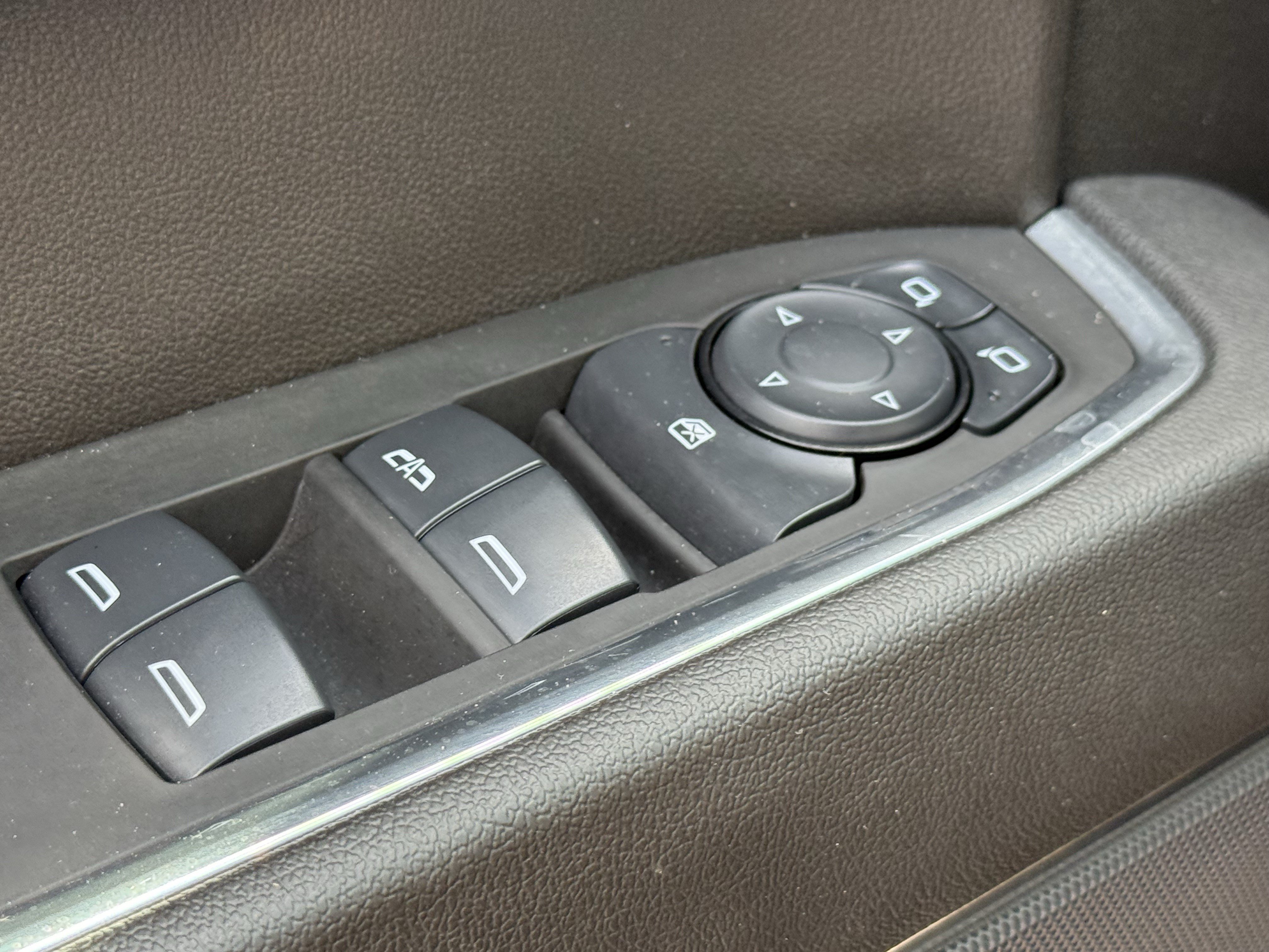 Used 2025 Chevrolet Silverado 1500 LT RWD image 25