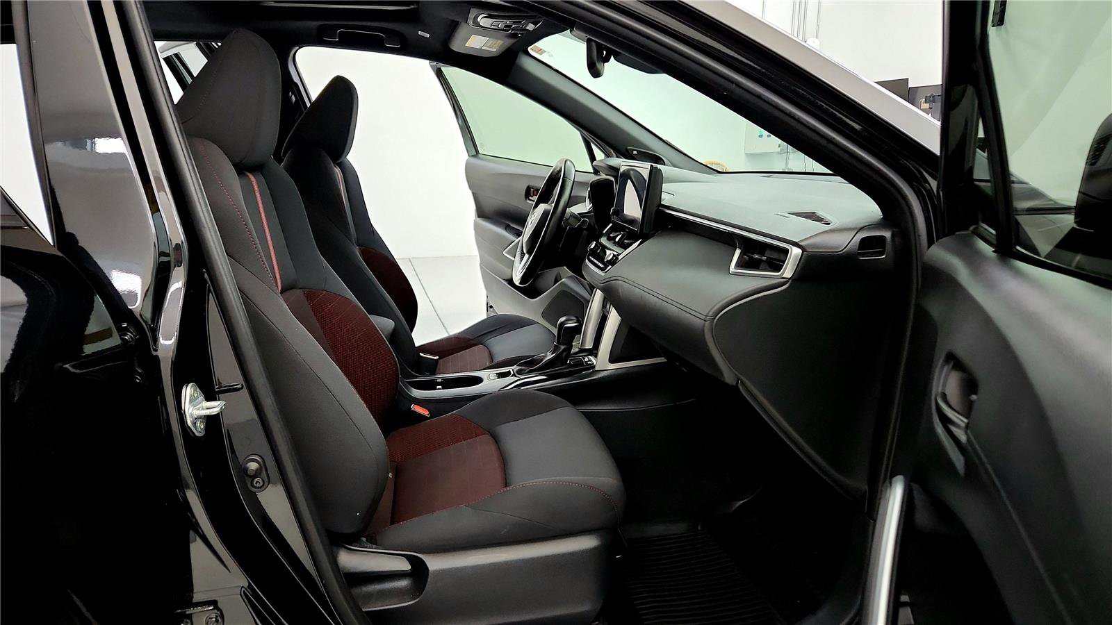 Used 2024 Toyota Corolla Cross Nightshade image 17