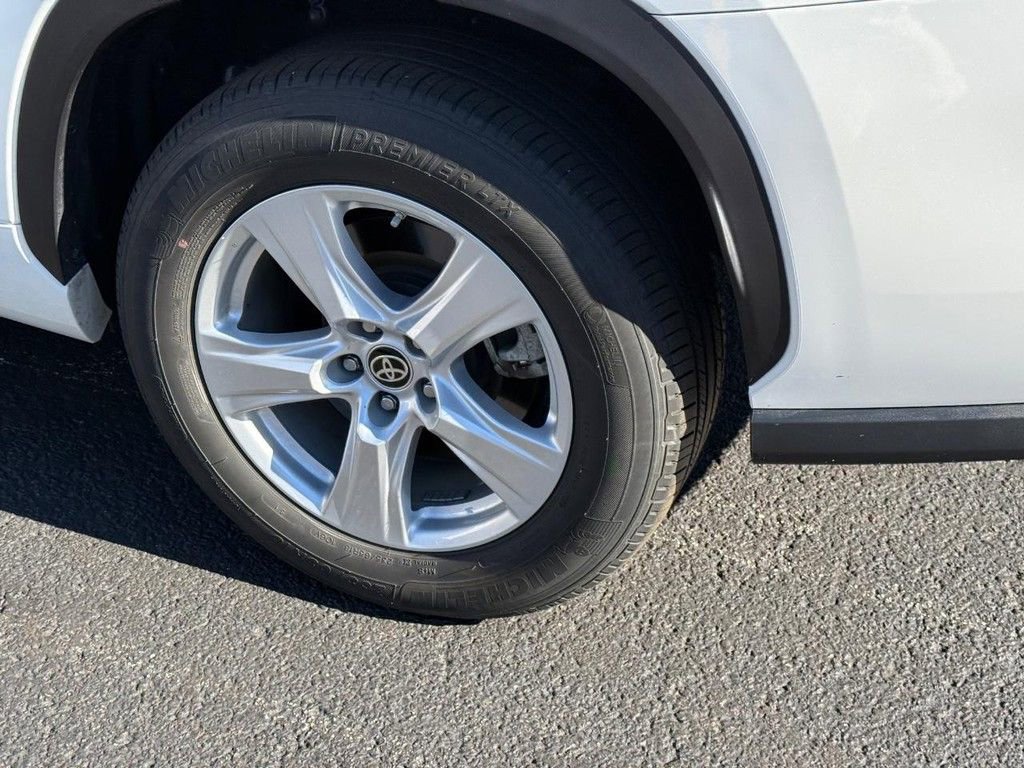 Used 2023 Toyota Highlander LE image 8