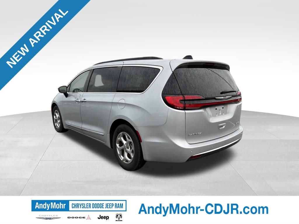 Used 2023 Chrysler Pacifica Limited FWD image 3