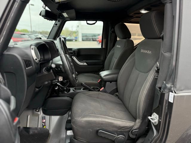 Used 2016 Jeep Wrangler Sahara w/ Connectivity Group AWD/4WD image 11