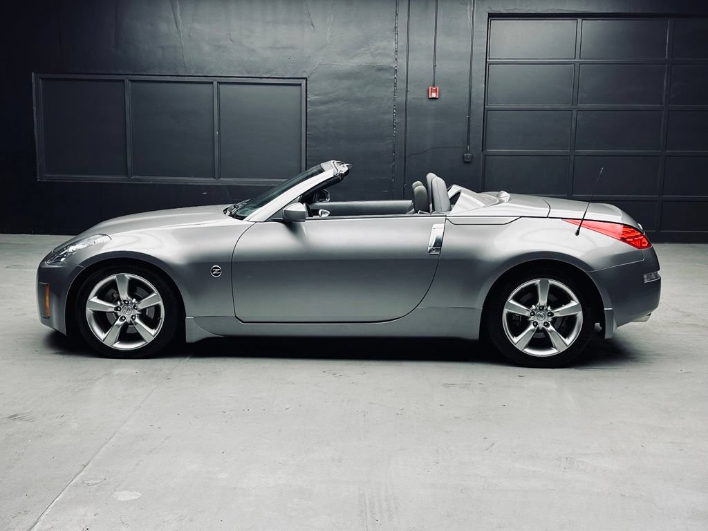 Used 2007 Nissan 350Z Enthusiast RWD image 5