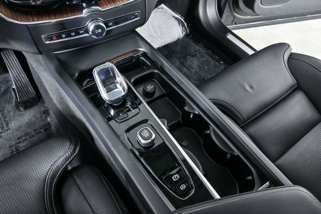 Certified 2023 Volvo XC60 B5 Ultimate AWD/4WD image 18