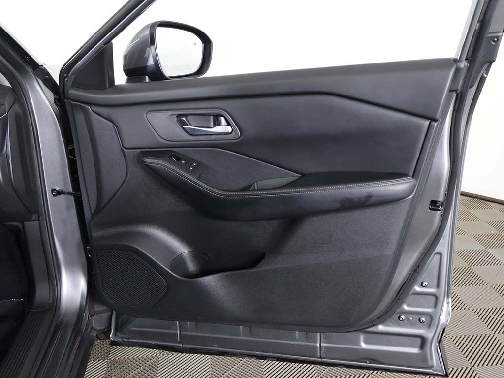 Used 2024 Nissan Rogue SV FWD image 22