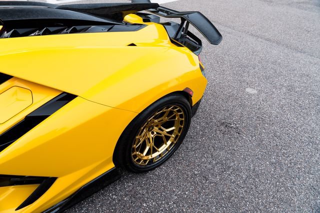 Used 2025 Lamborghini Revuelto AWD/4WD image 13