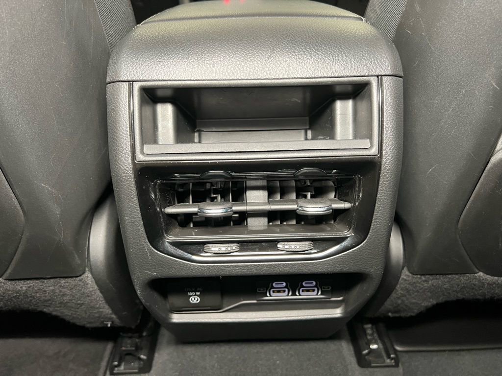 Used 2024 Jeep Grand Cherokee Altitude image 23