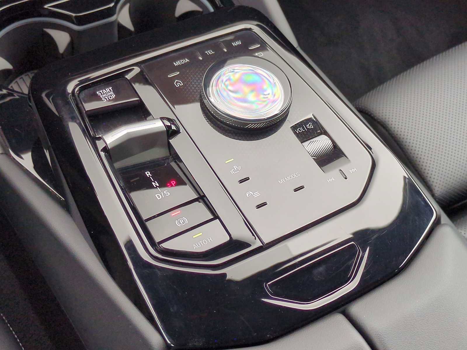 Used 2025 BMW 530i xDrive w/ Premium Package image 35