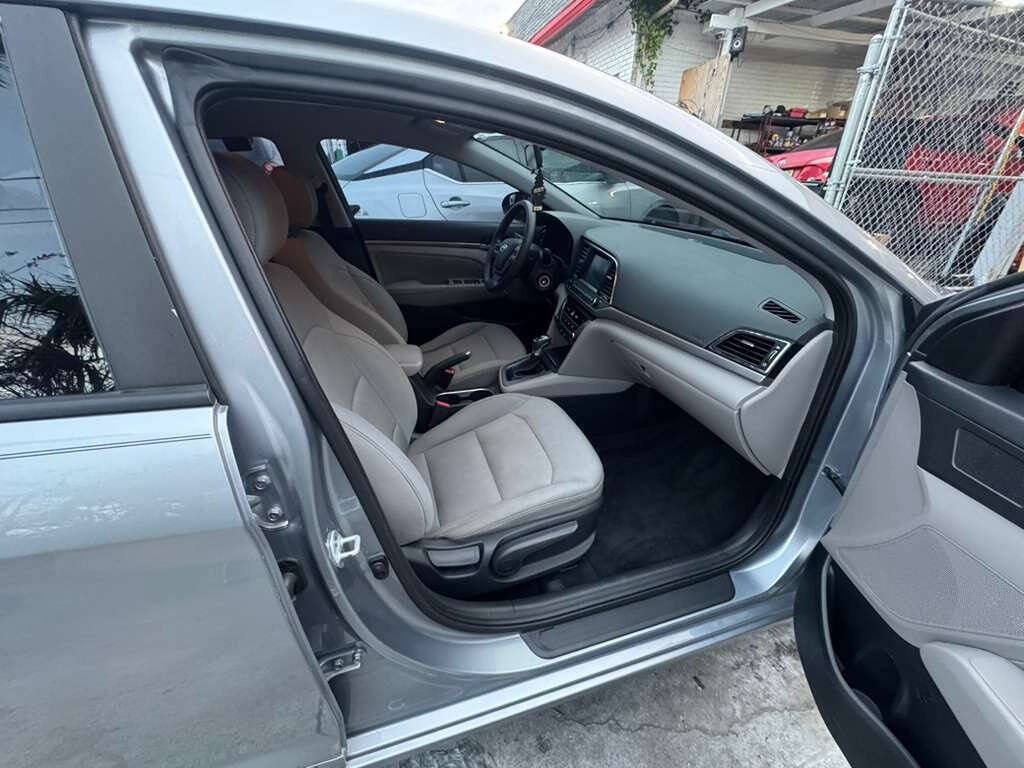 Used 2017 Hyundai Elantra SE FWD image 14
