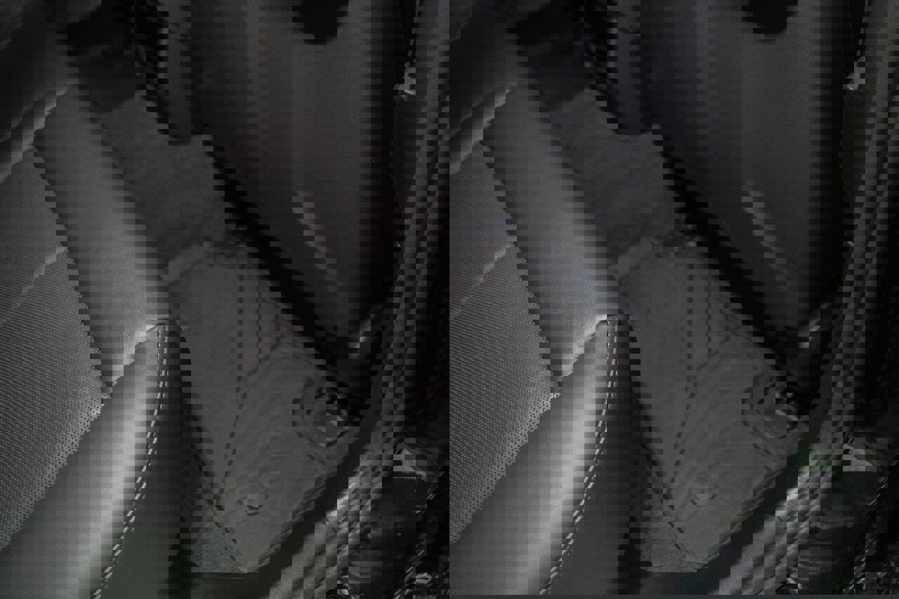 Used 2025 BMW M5 w/ Carbon Package image 43