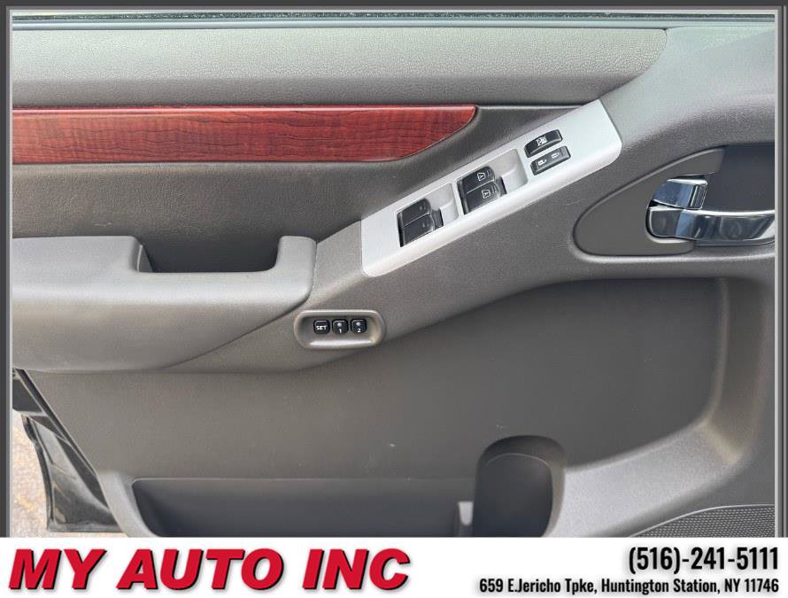 Used 2010 Nissan Pathfinder LE w/ Navigation Pkg image 27