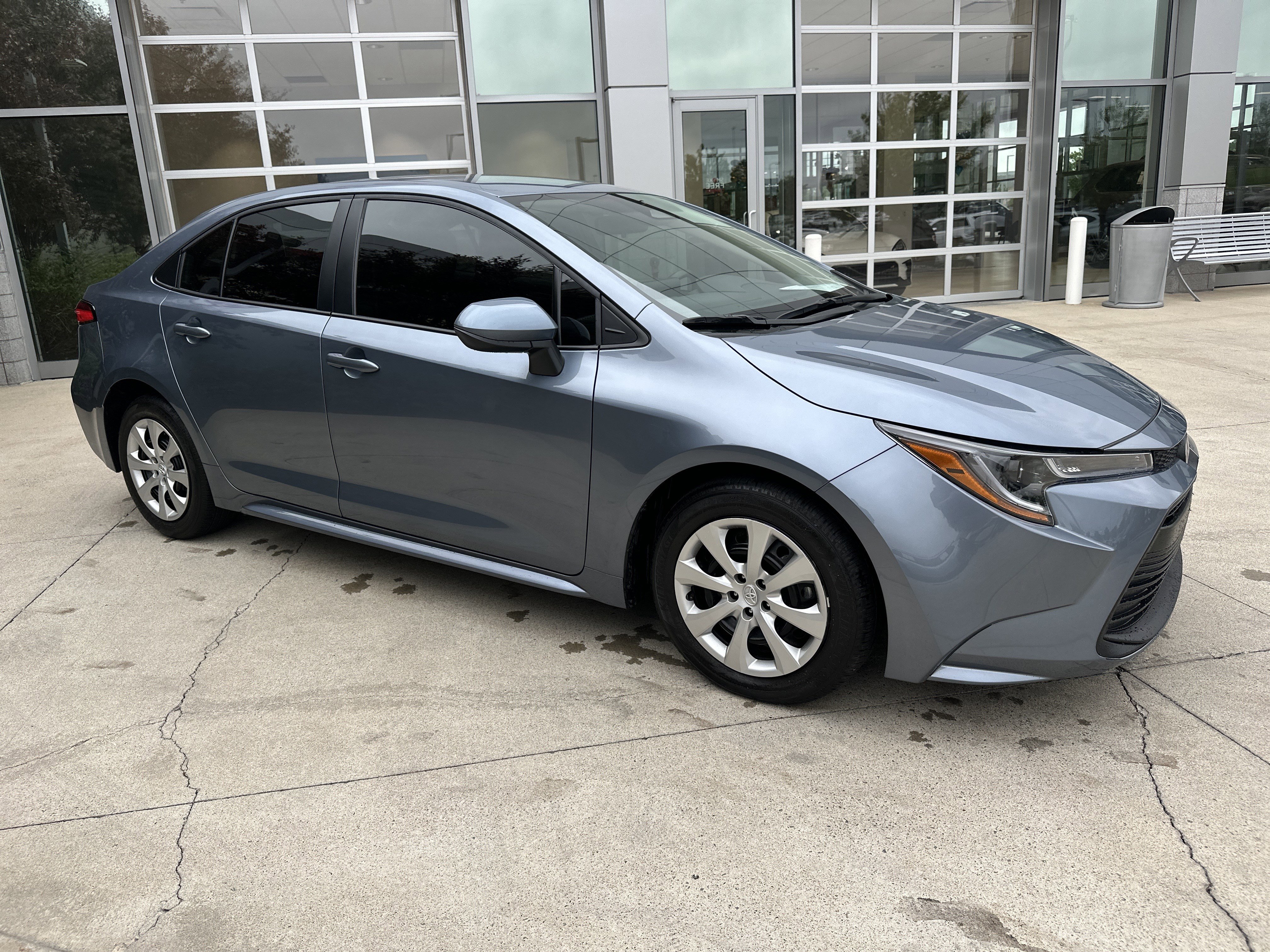 Used 2025 Toyota Corolla LE FWD image 2