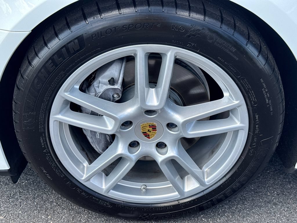Used 2018 Porsche Panamera 4 AWD/4WD image 11