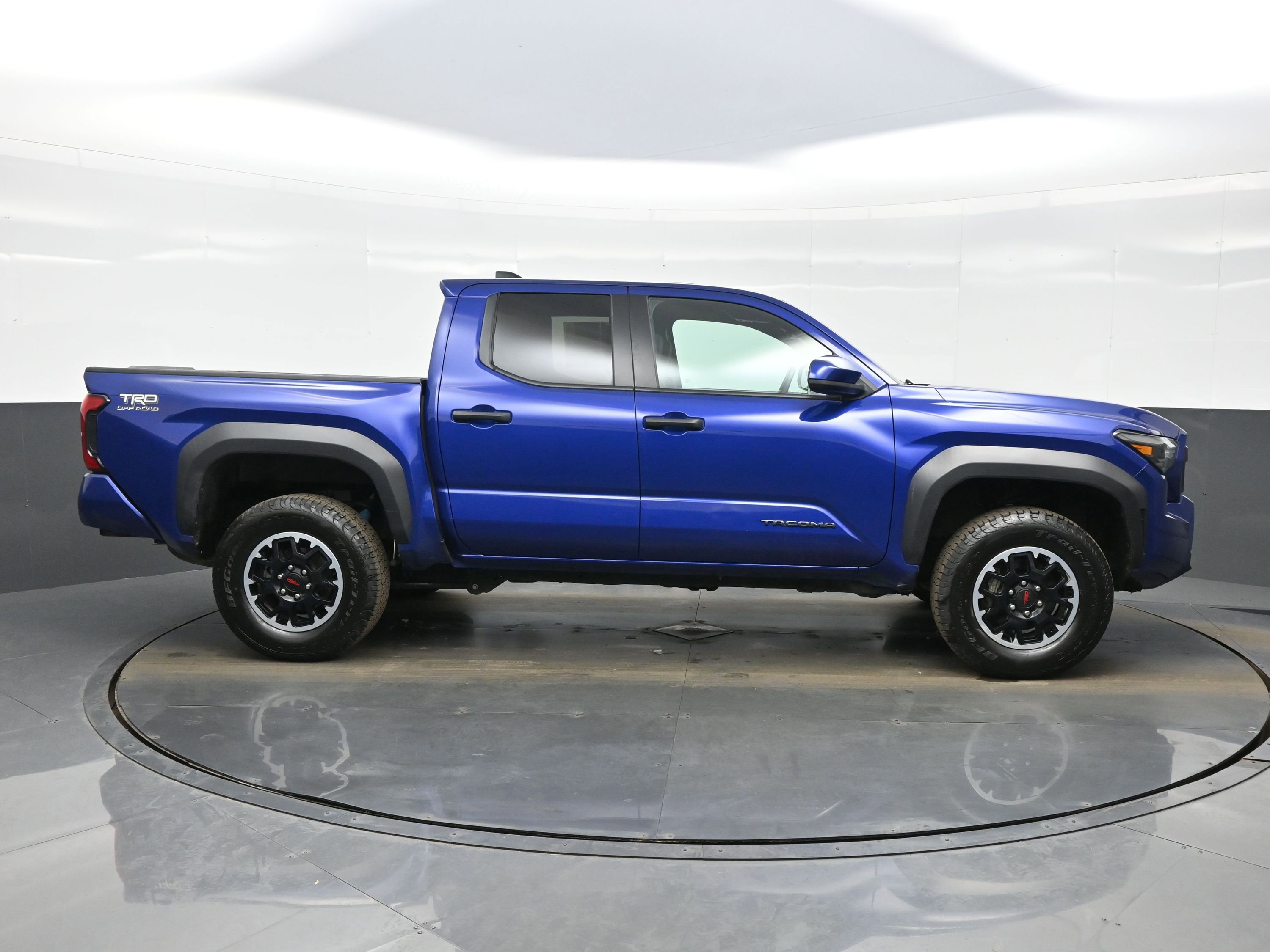 Used 2024 Toyota Tacoma TRD Off-Road AWD/4WD image 7