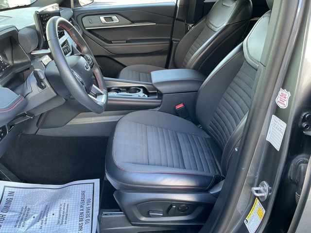Used 2025 Ford Explorer ST-Line w/ ST-Line Street Pack image 15