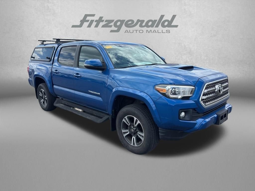 Used 2017 Toyota Tacoma TRD Sport AWD/4WD image 7