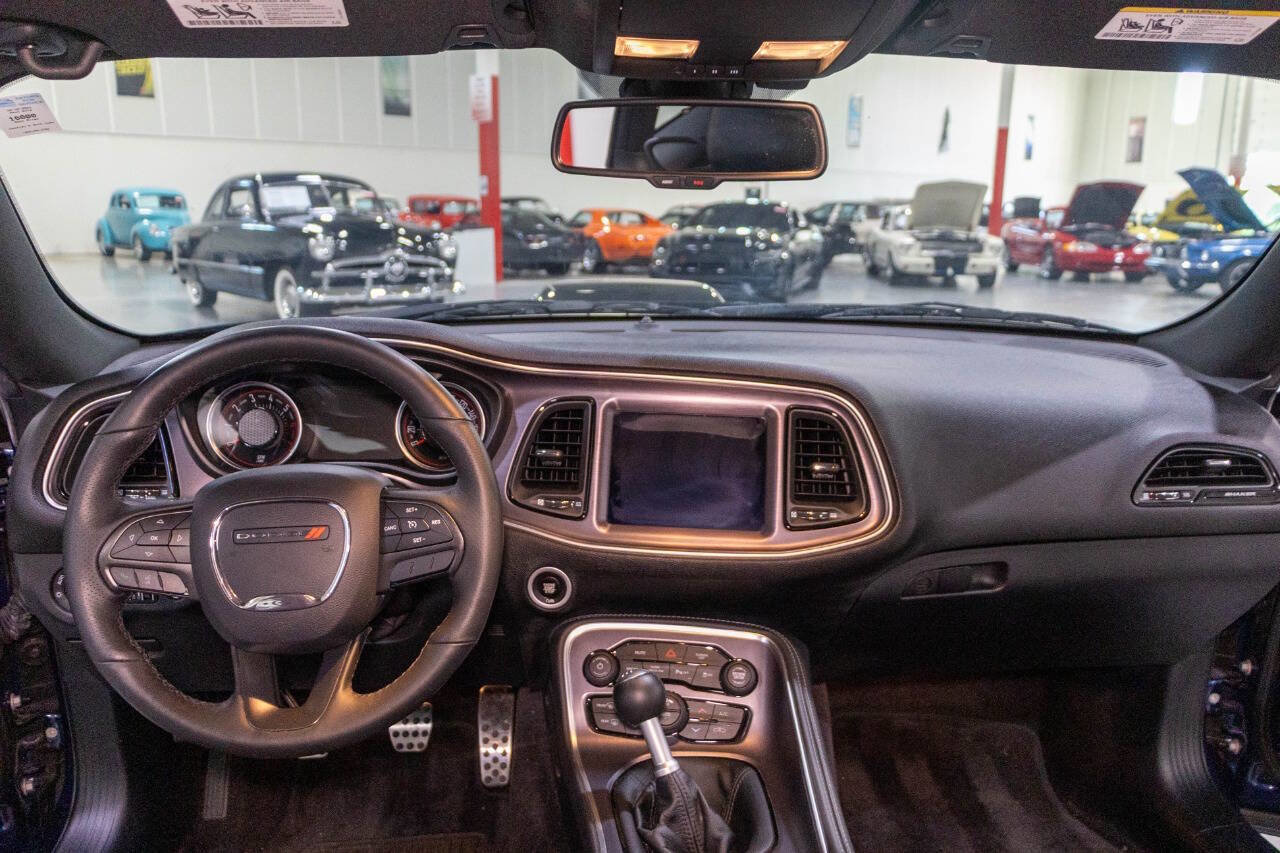 Used 2017 Dodge Challenger R/T Scat Pack RWD image 10